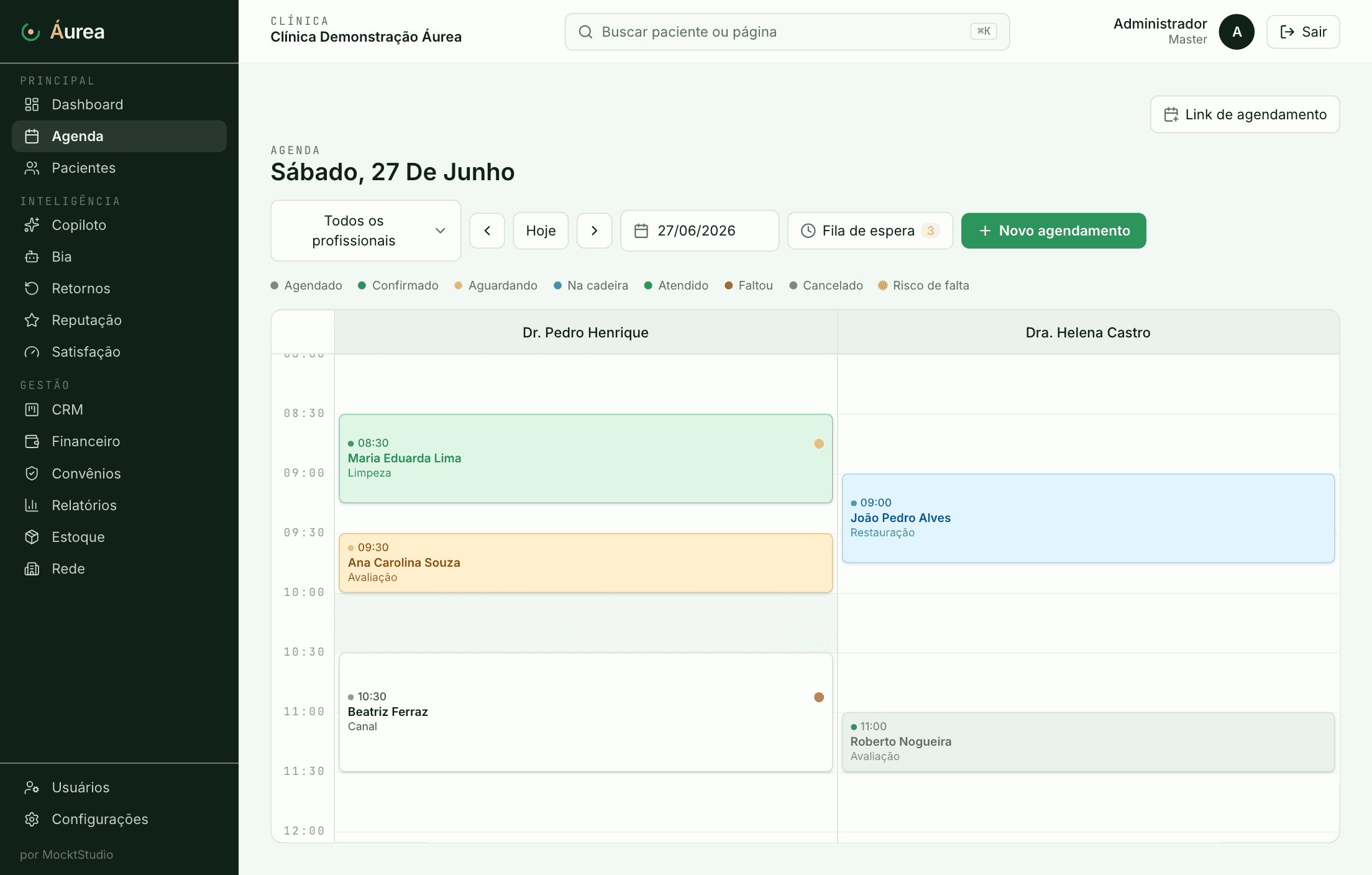 Agenda inteligente da Áurea com dois profissionais e status coloridos
